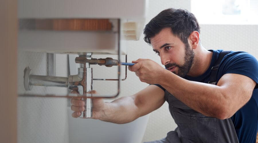 Water heater leaking fix in Fort Thomas, AZ